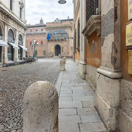 Appartement Eleganza Fronte Castello Estense Ferrara