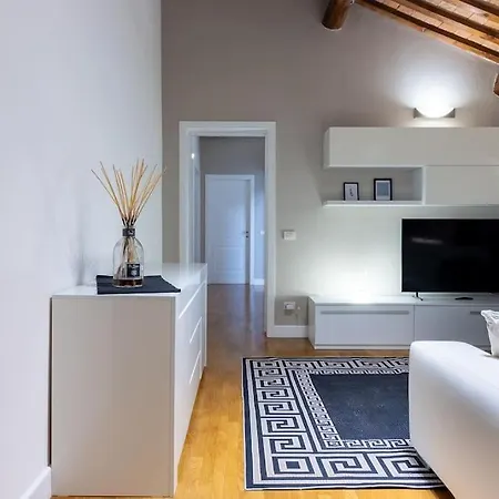 Eleganza Fronte Castello Estense Apartment *